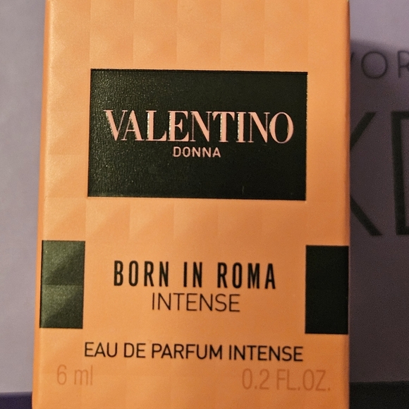 Valentino Donna Born in Roma Intense Eau de Parfum 6ml/0.2 oz Mini Travel Dapper - Picture 4 of 4